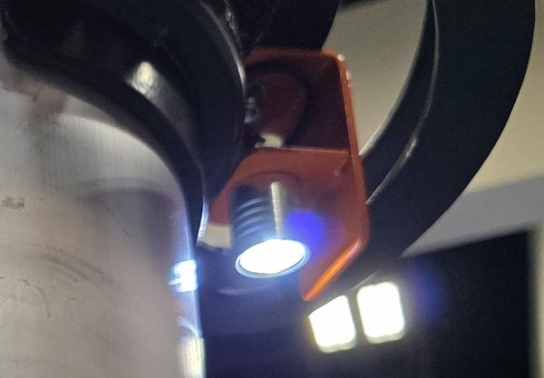 Torch – 8" Vac Tube Clamp with Integrated LED Lighting - Image 2