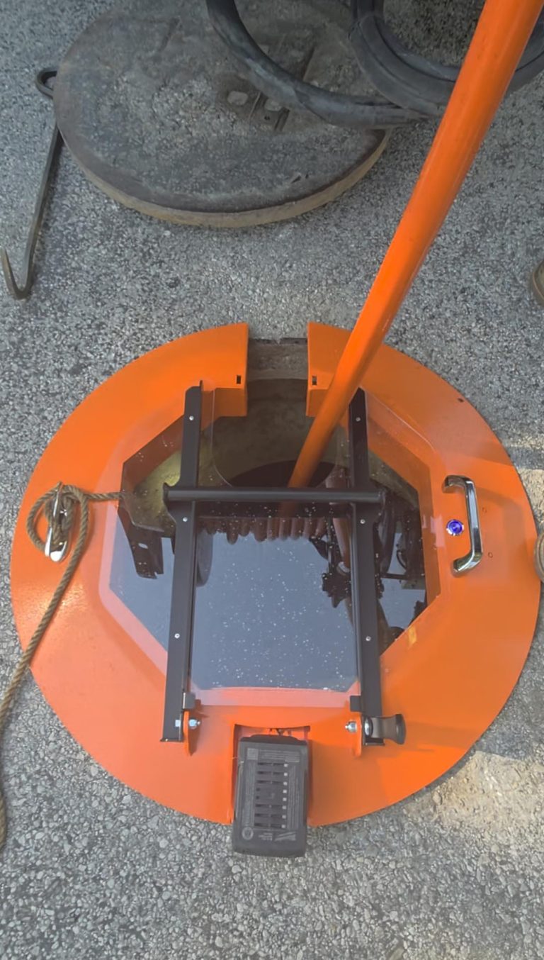 lightring-illuminated-manhole-cover-02